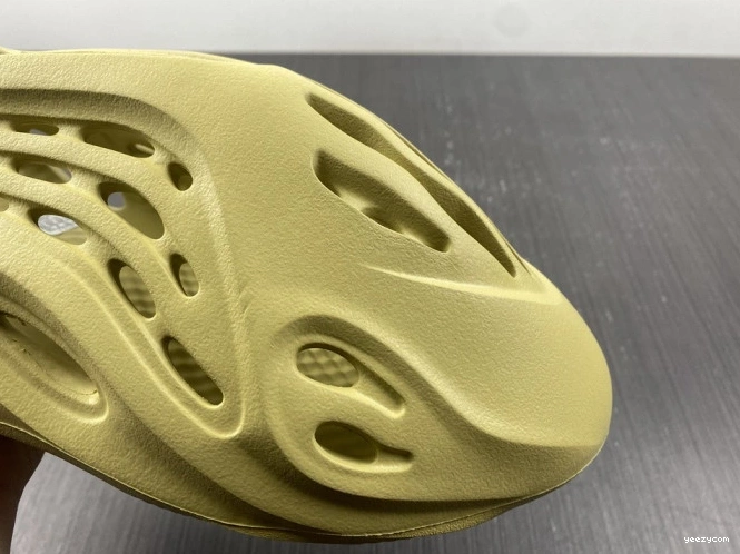 Sulfur GV6775 Foam RNNR Adidas Yeezy 1125